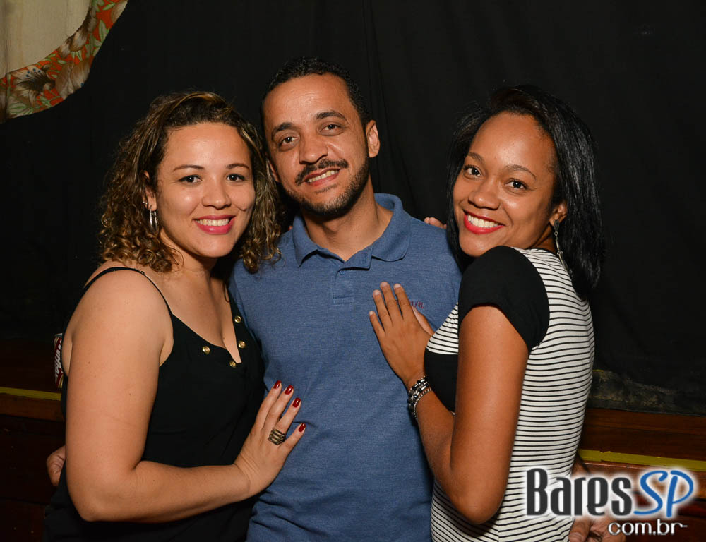 Sexta-feira a Banda Bicho de Pé colocou todo mundo no Canto da Ema para dançar forró Sexta-feira a Banda Bicho de Pé colocou todo mundo no Canto da Ema para dançar forró