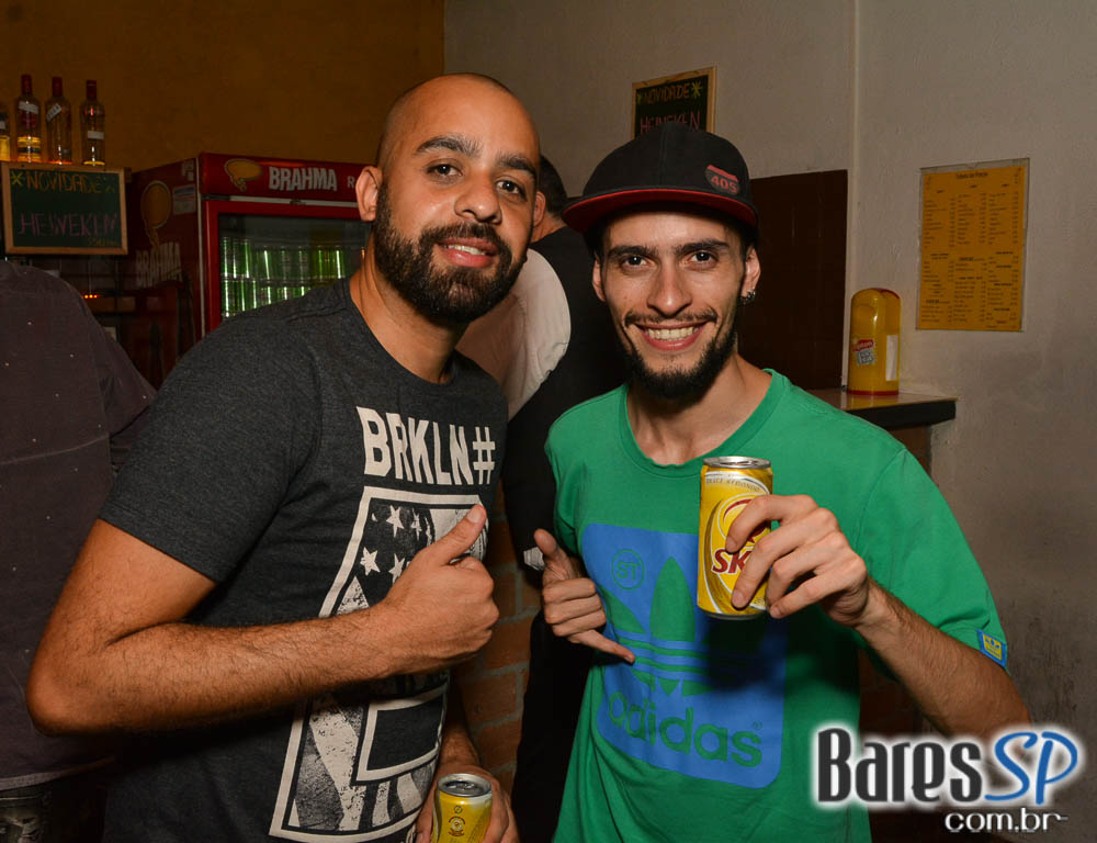 Sexta-feira a Banda Bicho de Pé colocou todo mundo no Canto da Ema para dançar forró Sexta-feira a Banda Bicho de Pé colocou todo mundo no Canto da Ema para dançar forró