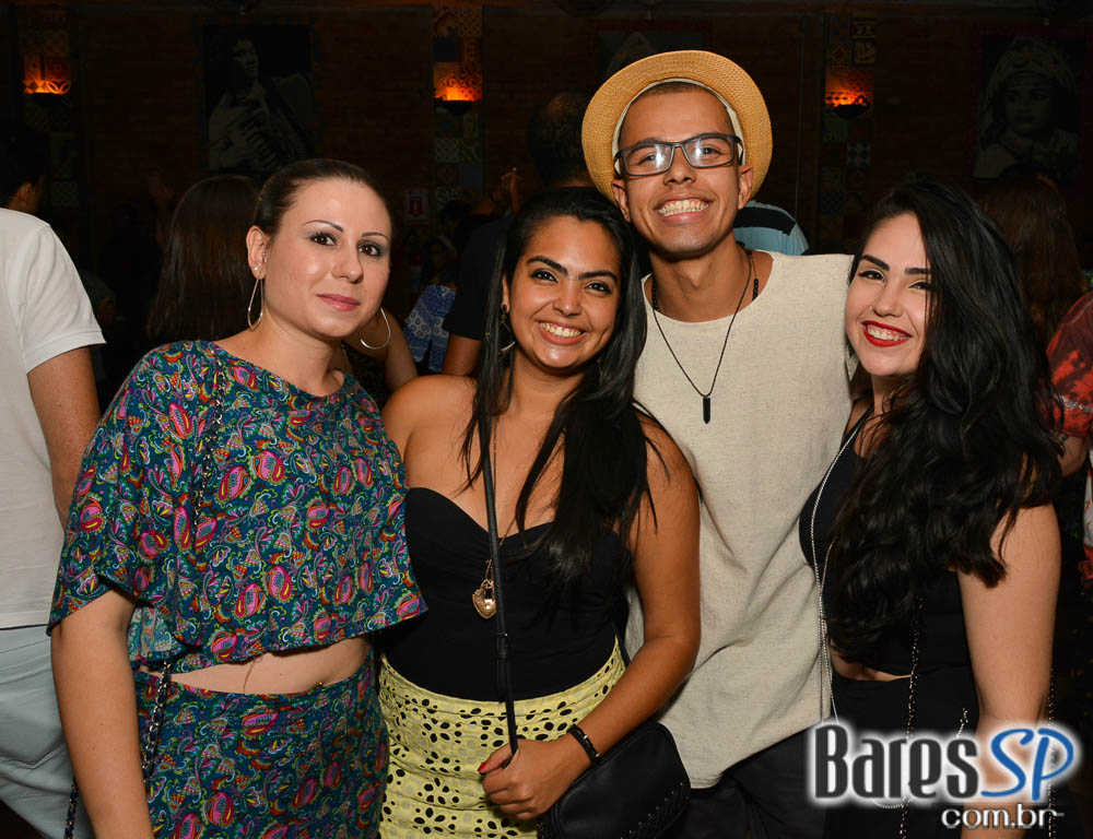 Sexta-feira a Banda Bicho de Pé colocou todo mundo no Canto da Ema para dançar forró Sexta-feira a Banda Bicho de Pé colocou todo mundo no Canto da Ema para dançar forró