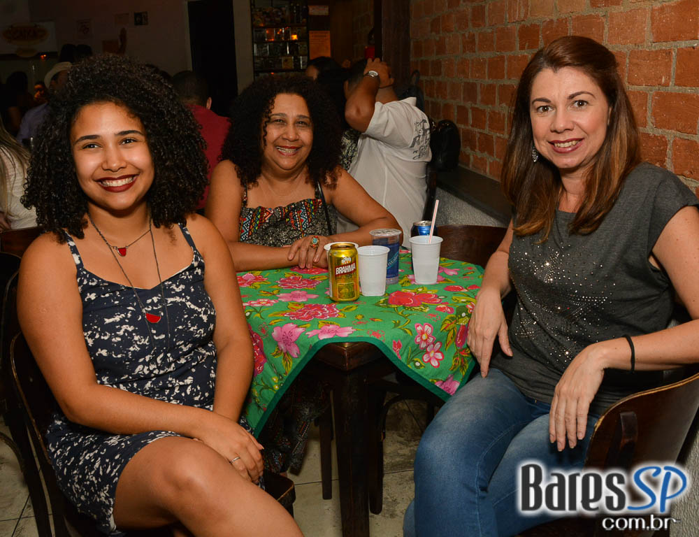 Sexta-feira a Banda Bicho de Pé colocou todo mundo no Canto da Ema para dançar forró Sexta-feira a Banda Bicho de Pé colocou todo mundo no Canto da Ema para dançar forró