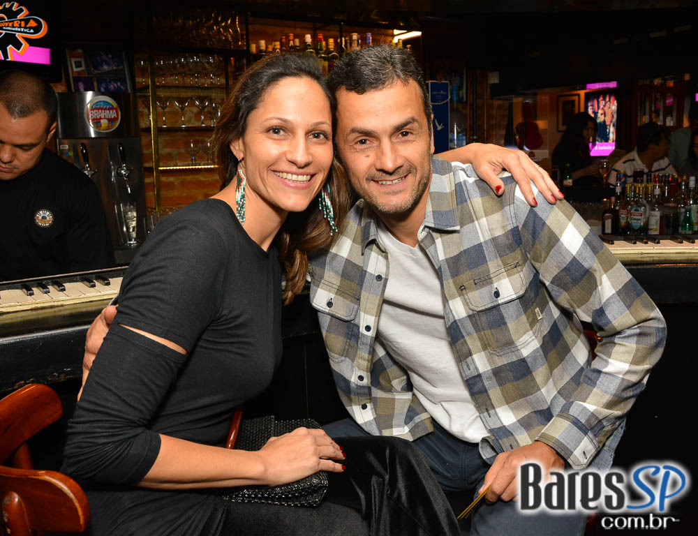 Serial Funkers animou a noite com seu estilo bem eclético no Bourbon Street Music Club Serial Funkers animou a noite com seu estilo bem eclético no Bourbon Street Music Club