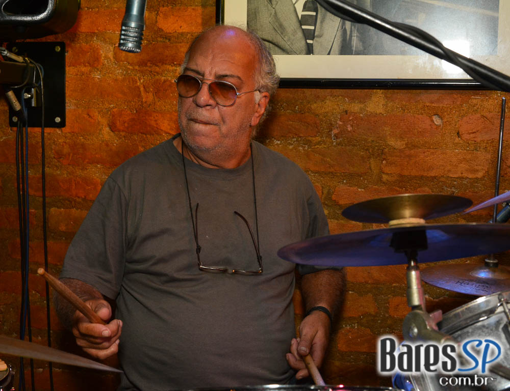 Serial Funkers animou a noite com seu estilo bem eclético no Bourbon Street Music Club Serial Funkers animou a noite com seu estilo bem eclético no Bourbon Street Music Club