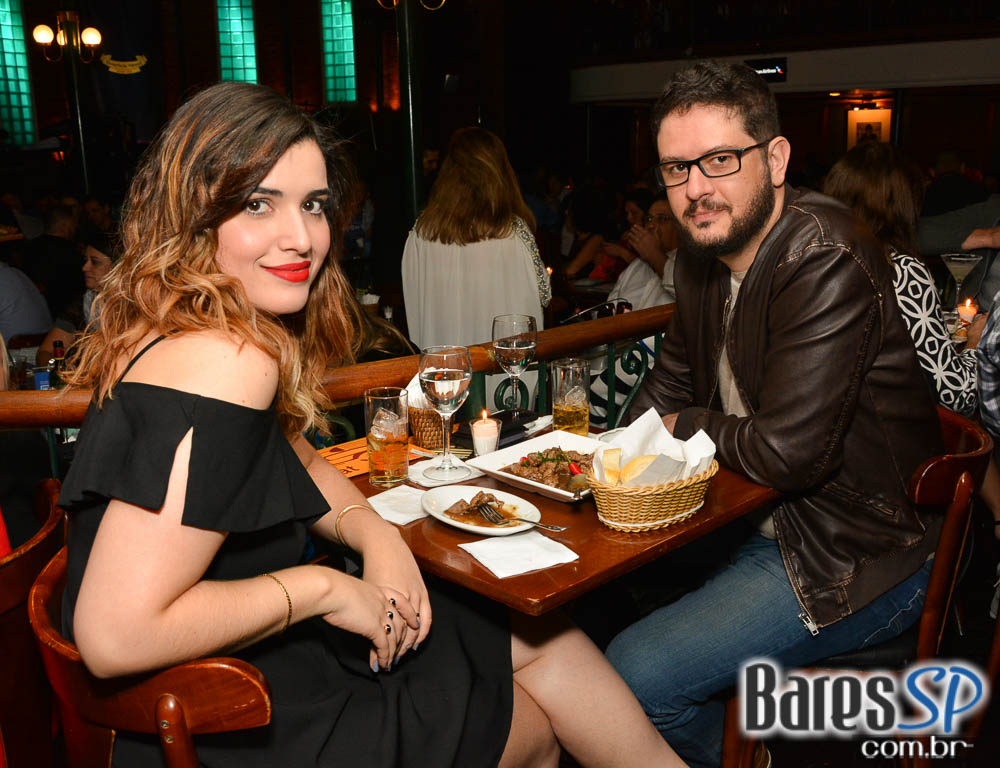 Serial Funkers animou a noite com seu estilo bem eclético no Bourbon Street Music Club Serial Funkers animou a noite com seu estilo bem eclético no Bourbon Street Music Club