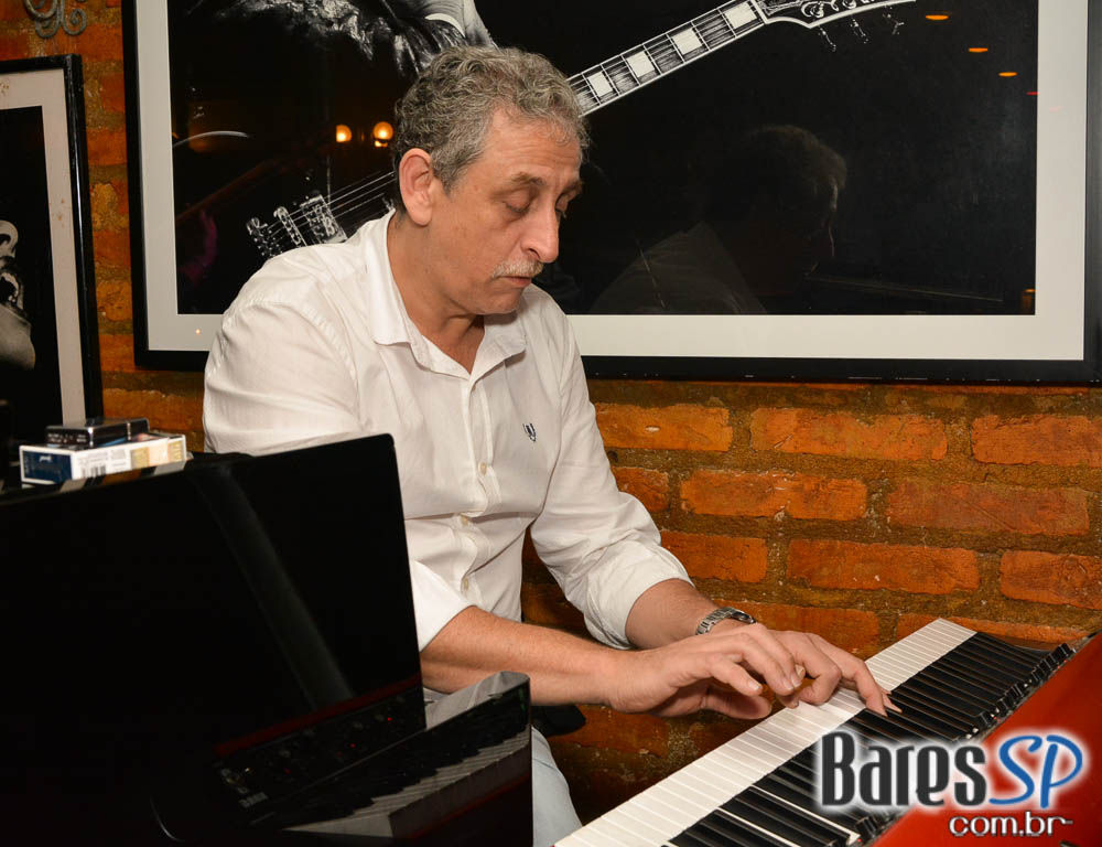 Serial Funkers animou a noite com seu estilo bem eclético no Bourbon Street Music Club Serial Funkers animou a noite com seu estilo bem eclético no Bourbon Street Music Club