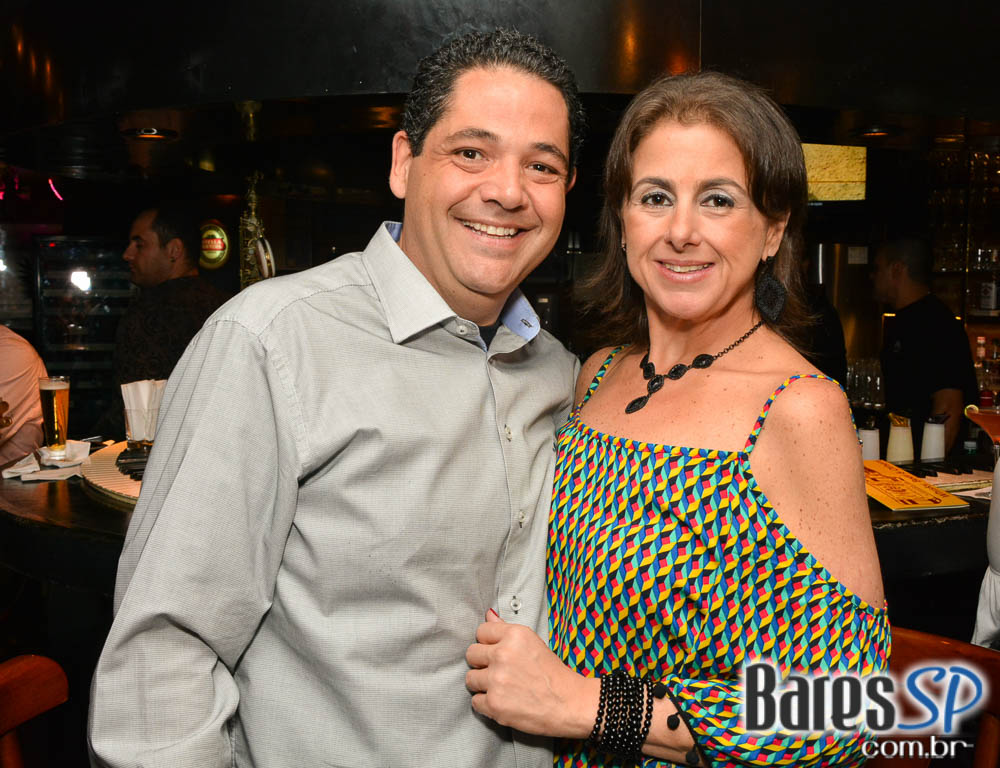 Serial Funkers animou a noite com seu estilo bem eclético no Bourbon Street Music Club Serial Funkers animou a noite com seu estilo bem eclético no Bourbon Street Music Club