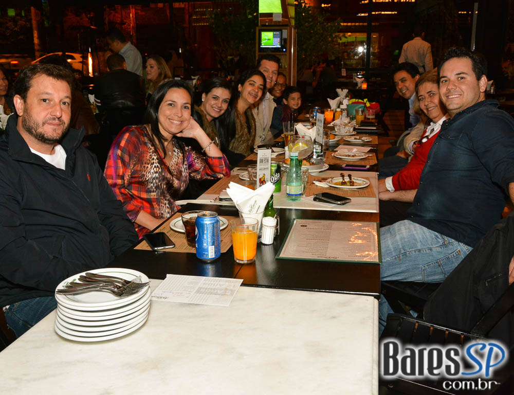 Happy Hour com os amigos no Boteco São Conrado Happy Hour com os amigos no Boteco São Conrado