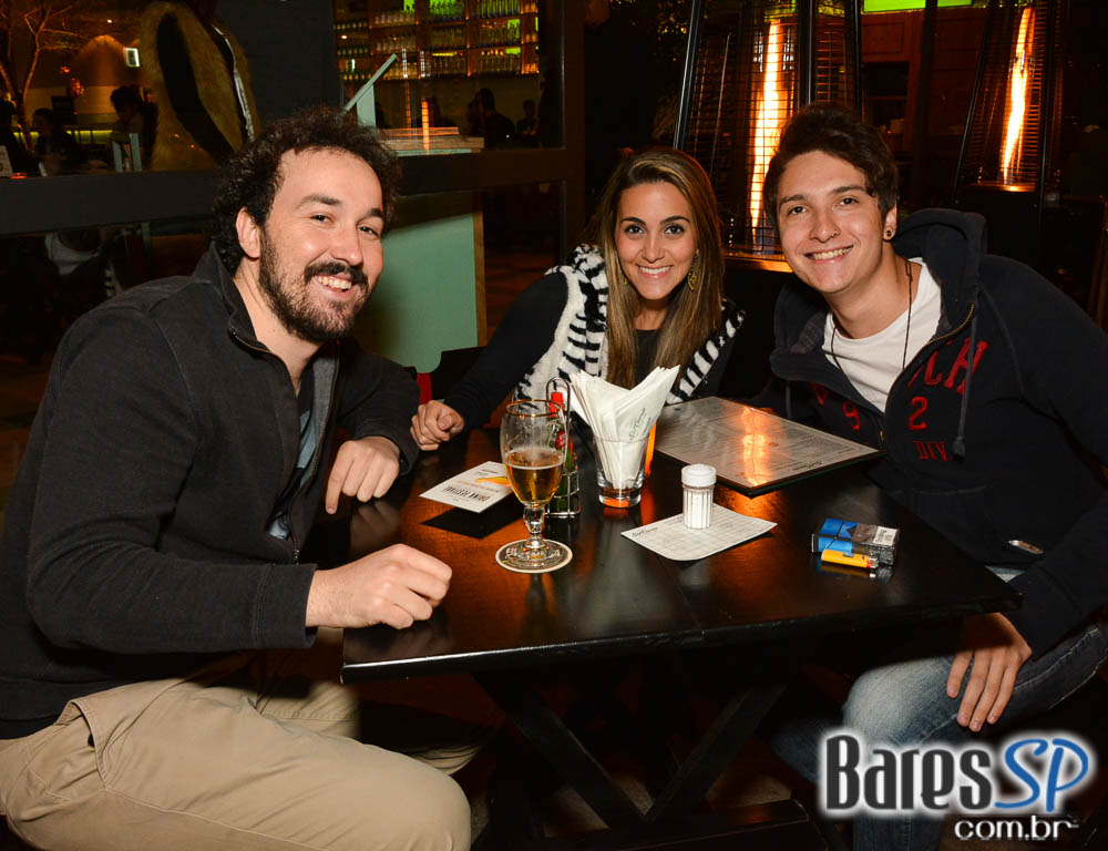 Happy Hour com os amigos no Boteco São Conrado Happy Hour com os amigos no Boteco São Conrado
