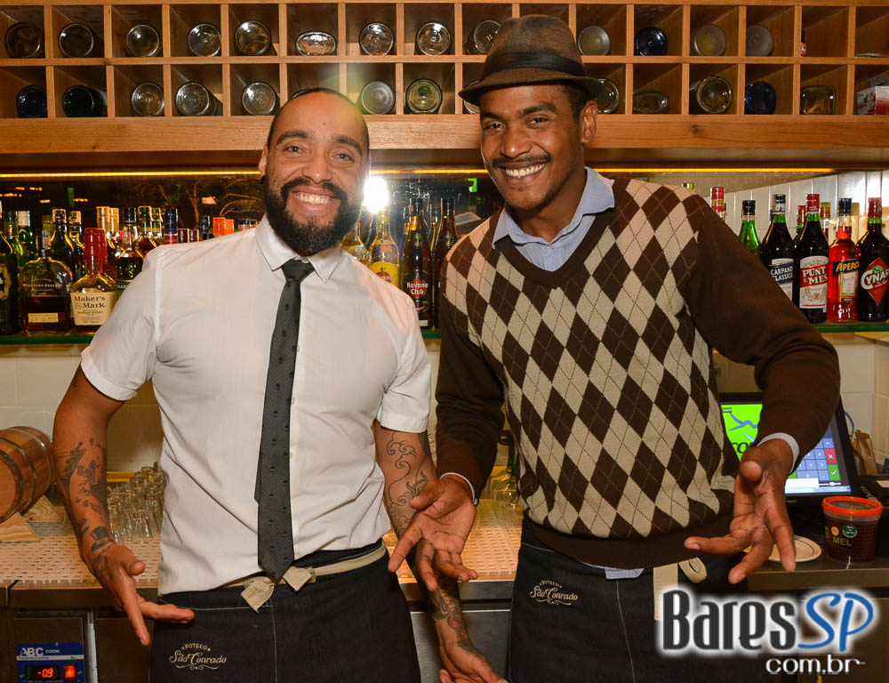 Happy Hour com os amigos no Boteco São Conrado Happy Hour com os amigos no Boteco São Conrado