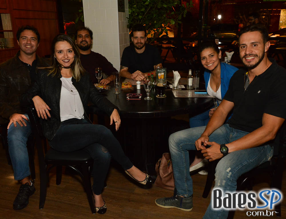Happy Hour com os amigos no Boteco São Conrado Happy Hour com os amigos no Boteco São Conrado