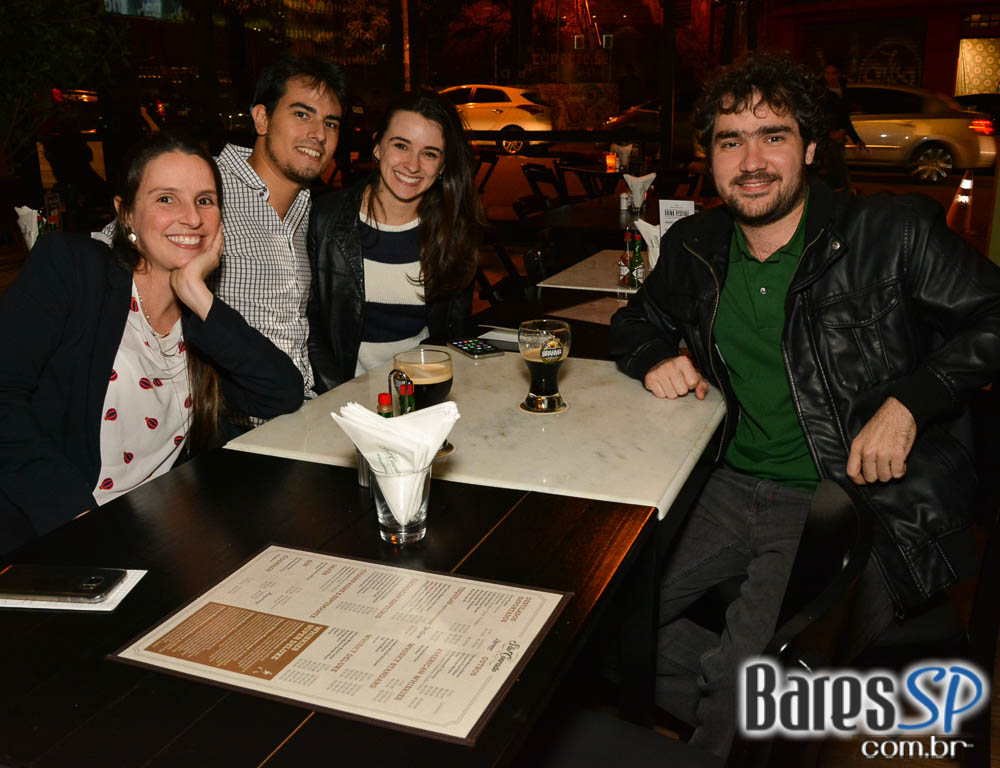 Happy Hour com os amigos no Boteco São Conrado Happy Hour com os amigos no Boteco São Conrado
