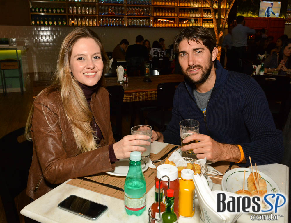 Happy Hour com os amigos no Boteco São Conrado Happy Hour com os amigos no Boteco São Conrado