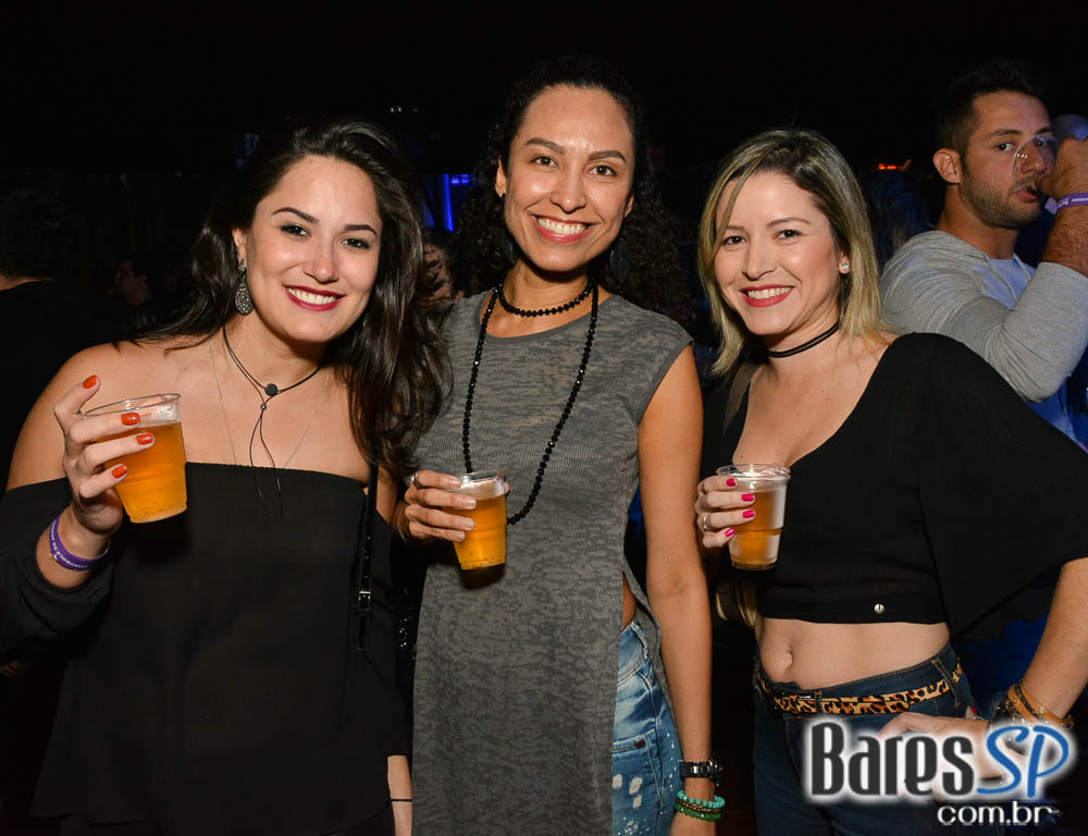 Batucada do Monobloco antecipou Carnaval 2017 no Clube Pinheiros Batucada do Monobloco antecipou Carnaval 2017 no Clube Pinheiros