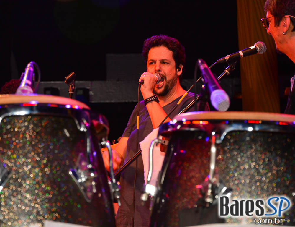 Batucada do Monobloco antecipou Carnaval 2017 no Clube Pinheiros Batucada do Monobloco antecipou Carnaval 2017 no Clube Pinheiros