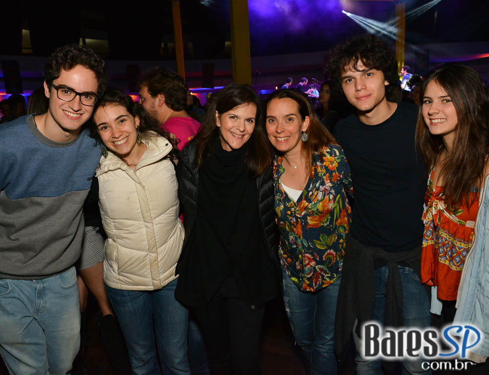 Batucada do Monobloco antecipou Carnaval 2017 no Clube Pinheiros Batucada do Monobloco antecipou Carnaval 2017 no Clube Pinheiros