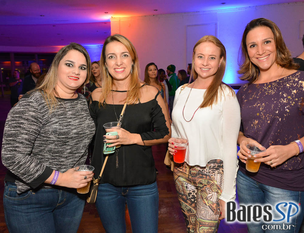 Batucada do Monobloco antecipou Carnaval 2017 no Clube Pinheiros Batucada do Monobloco antecipou Carnaval 2017 no Clube Pinheiros