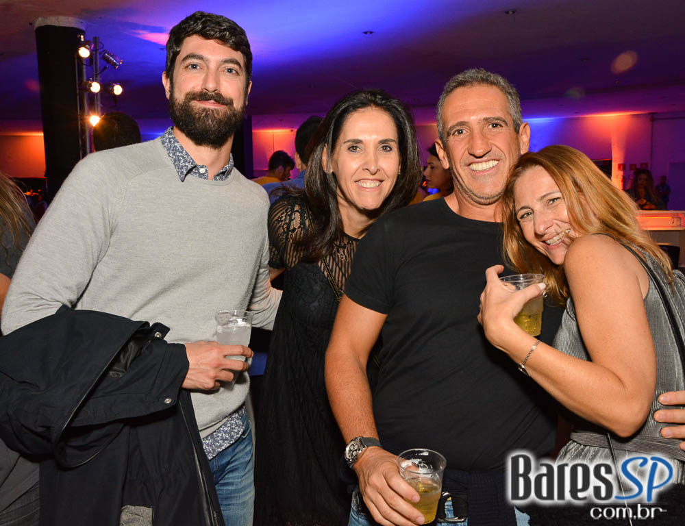 Batucada do Monobloco antecipou Carnaval 2017 no Clube Pinheiros Batucada do Monobloco antecipou Carnaval 2017 no Clube Pinheiros