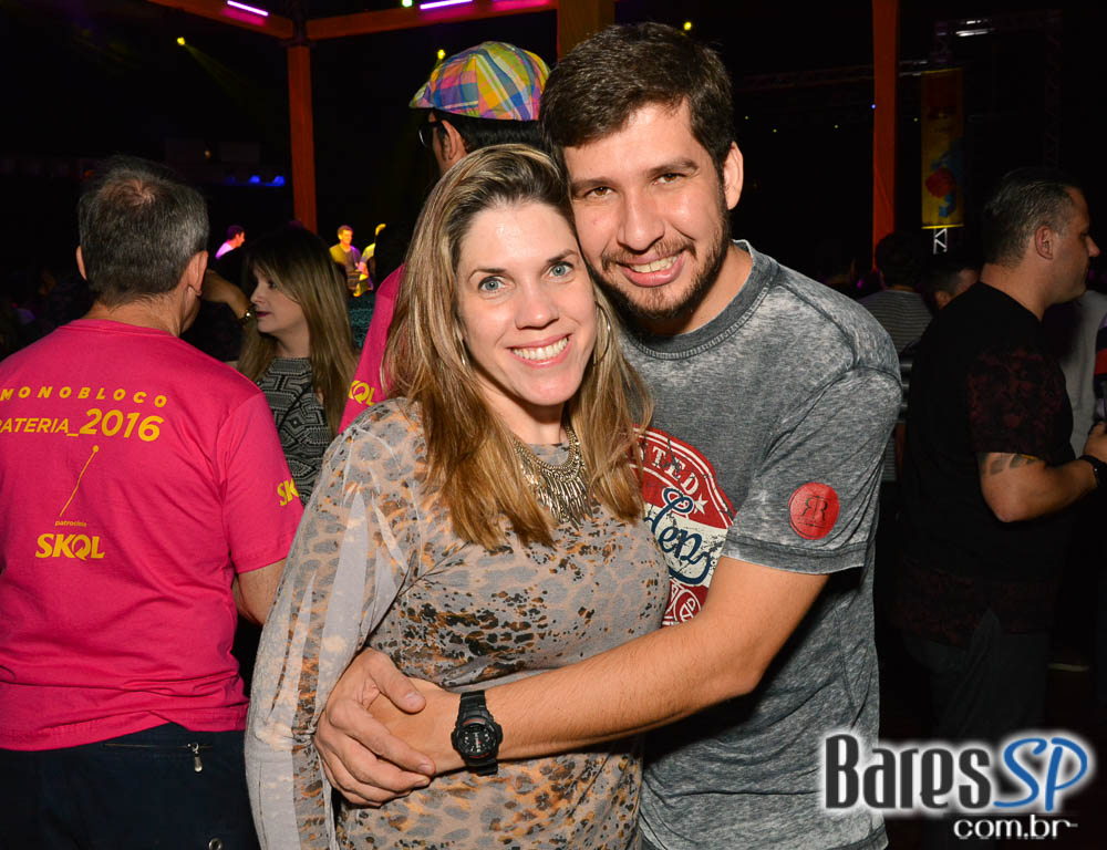 Batucada do Monobloco antecipou Carnaval 2017 no Clube Pinheiros Batucada do Monobloco antecipou Carnaval 2017 no Clube Pinheiros