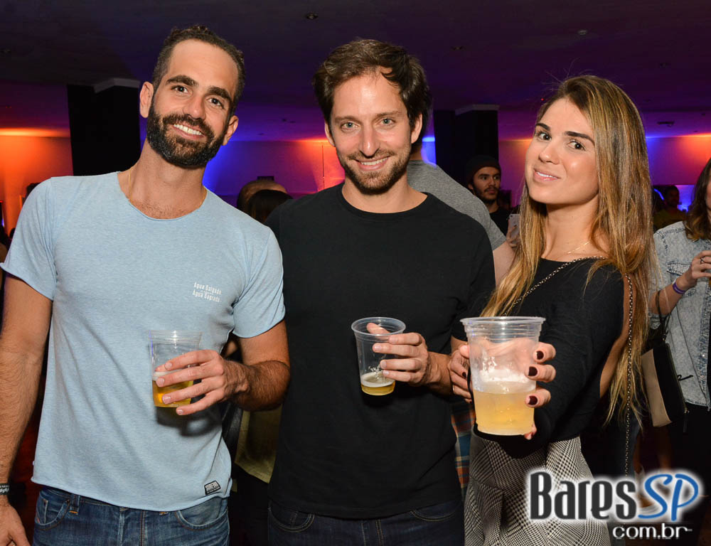 Batucada do Monobloco antecipou Carnaval 2017 no Clube Pinheiros Batucada do Monobloco antecipou Carnaval 2017 no Clube Pinheiros