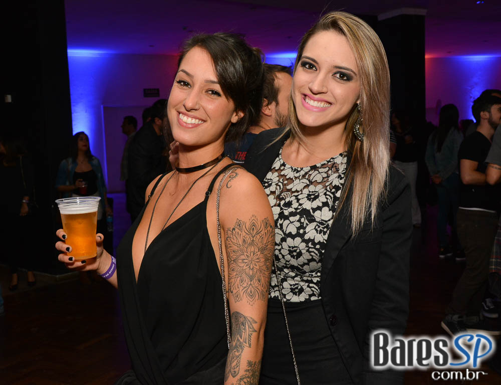 Batucada do Monobloco antecipou Carnaval 2017 no Clube Pinheiros Batucada do Monobloco antecipou Carnaval 2017 no Clube Pinheiros