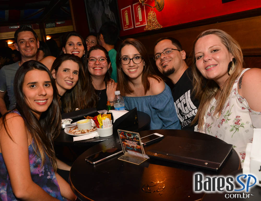 Sal Vicent e banda Bubbles embalaram a noite Saturday Rocks no Republic Pub com o melhor do pop rock Sal Vicent e banda Bubbles embalaram a noite Saturday Rocks no Republic Pub com o melhor do pop rock