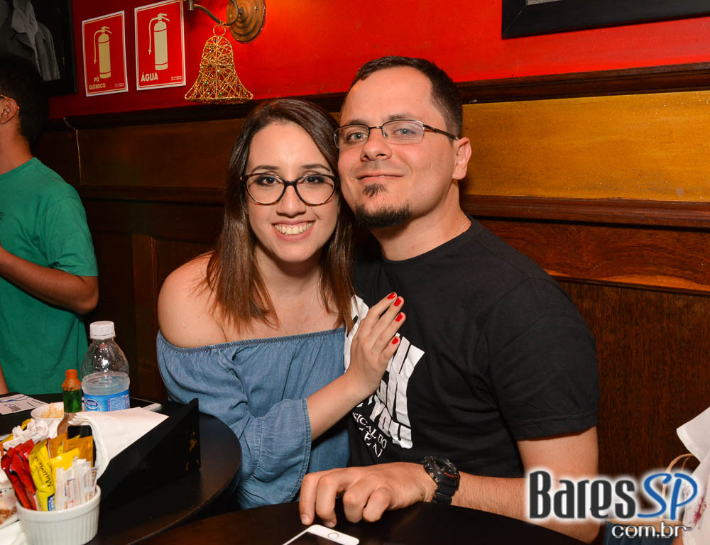 Sal Vicent e banda Bubbles embalaram a noite Saturday Rocks no Republic Pub com o melhor do pop rock Sal Vicent e banda Bubbles embalaram a noite Saturday Rocks no Republic Pub com o melhor do pop rock