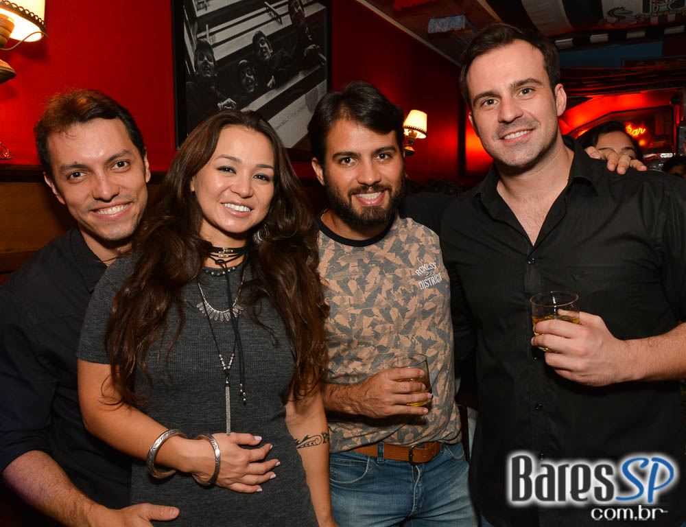 Sal Vicent e banda Bubbles embalaram a noite Saturday Rocks no Republic Pub com o melhor do pop rock Sal Vicent e banda Bubbles embalaram a noite Saturday Rocks no Republic Pub com o melhor do pop rock