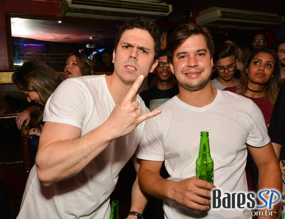 Sal Vicent e banda Bubbles embalaram a noite Saturday Rocks no Republic Pub com o melhor do pop rock Sal Vicent e banda Bubbles embalaram a noite Saturday Rocks no Republic Pub com o melhor do pop rock