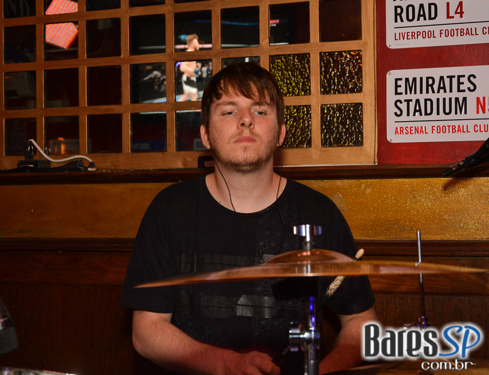 Sal Vicent e banda Bubbles embalaram a noite Saturday Rocks no Republic Pub com o melhor do pop rock Sal Vicent e banda Bubbles embalaram a noite Saturday Rocks no Republic Pub com o melhor do pop rock