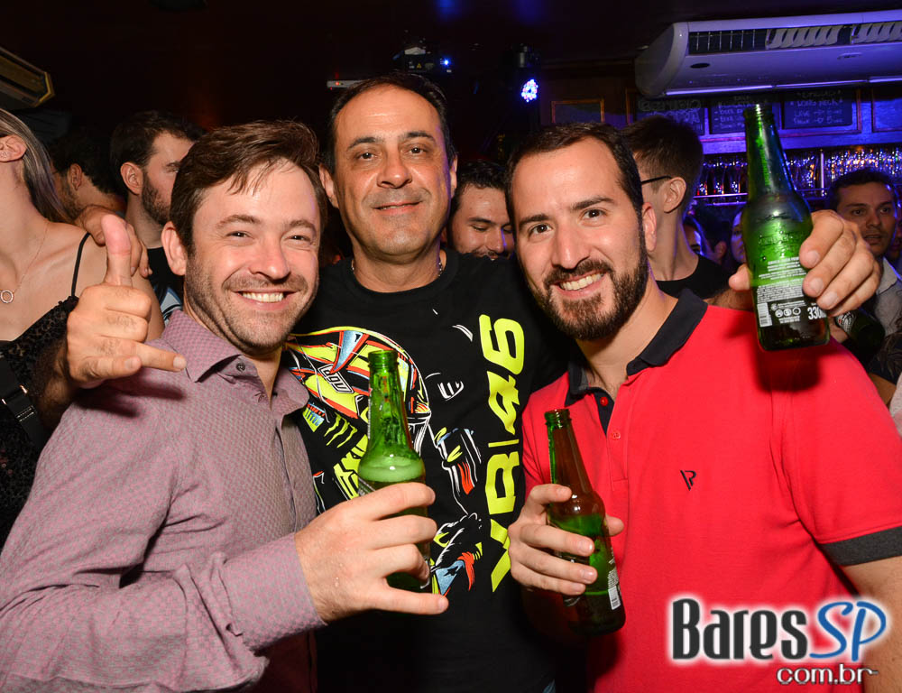 Sal Vicent e banda Bubbles embalaram a noite Saturday Rocks no Republic Pub com o melhor do pop rock Sal Vicent e banda Bubbles embalaram a noite Saturday Rocks no Republic Pub com o melhor do pop rock