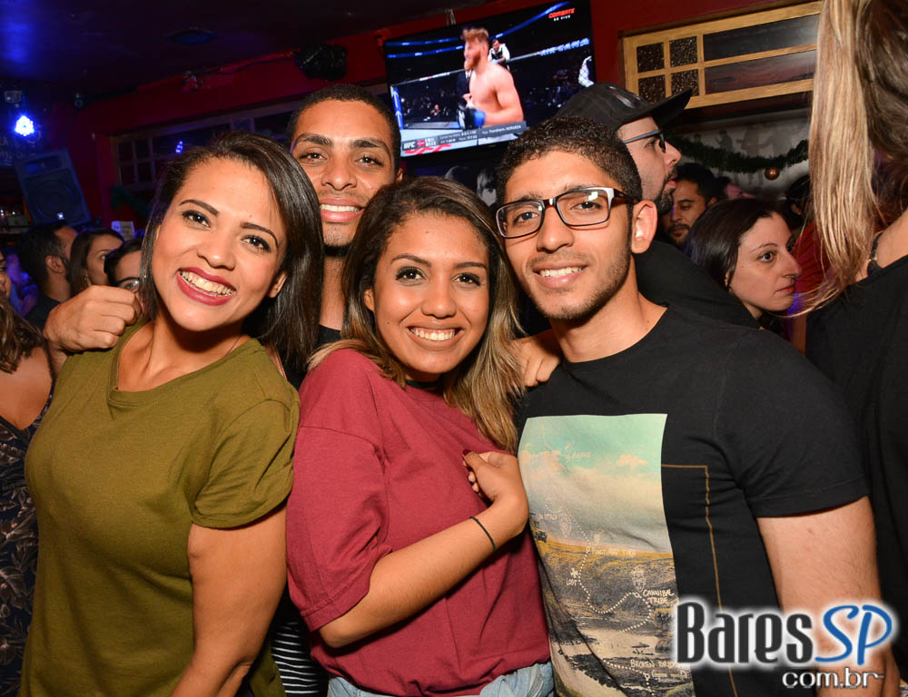 Sal Vicent e banda Bubbles embalaram a noite Saturday Rocks no Republic Pub com o melhor do pop rock Sal Vicent e banda Bubbles embalaram a noite Saturday Rocks no Republic Pub com o melhor do pop rock