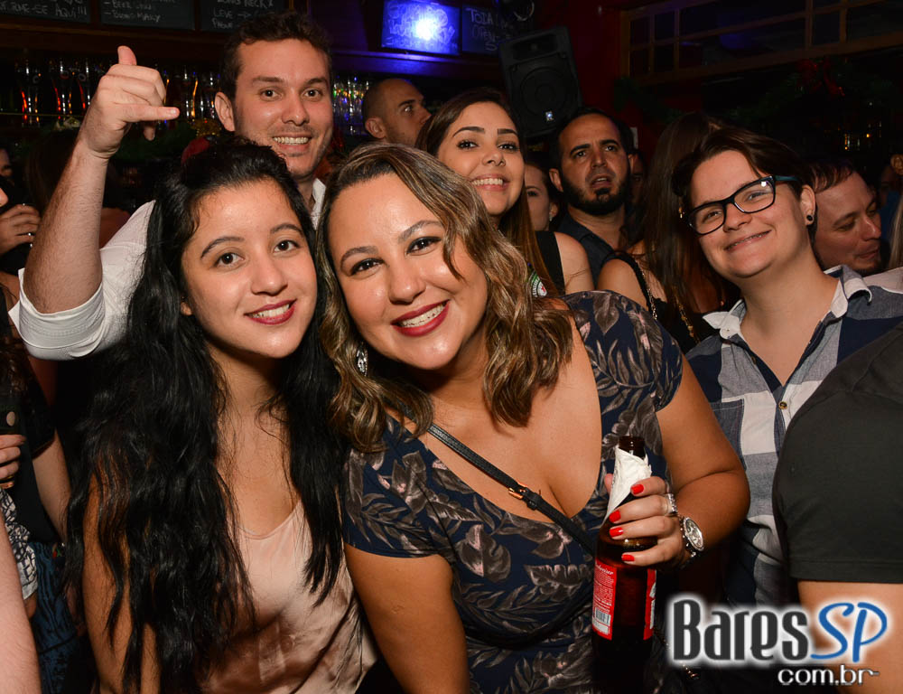 Sal Vicent e banda Bubbles embalaram a noite Saturday Rocks no Republic Pub com o melhor do pop rock Sal Vicent e banda Bubbles embalaram a noite Saturday Rocks no Republic Pub com o melhor do pop rock