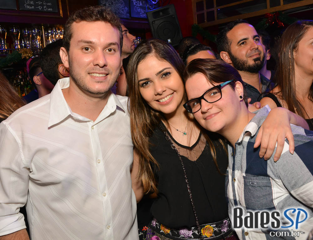 Sal Vicent e banda Bubbles embalaram a noite Saturday Rocks no Republic Pub com o melhor do pop rock Sal Vicent e banda Bubbles embalaram a noite Saturday Rocks no Republic Pub com o melhor do pop rock