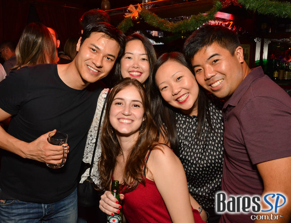 Sal Vicent e banda Bubbles embalaram a noite Saturday Rocks no Republic Pub com o melhor do pop rock Sal Vicent e banda Bubbles embalaram a noite Saturday Rocks no Republic Pub com o melhor do pop rock