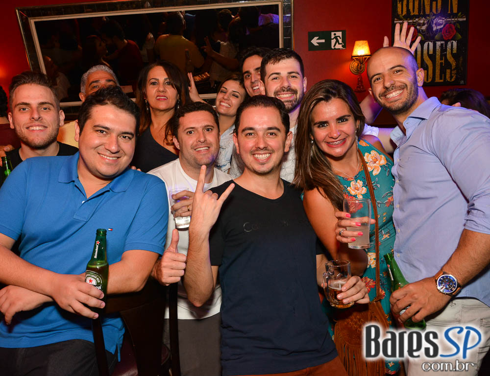 Sal Vicent e banda Bubbles embalaram a noite Saturday Rocks no Republic Pub com o melhor do pop rock Sal Vicent e banda Bubbles embalaram a noite Saturday Rocks no Republic Pub com o melhor do pop rock