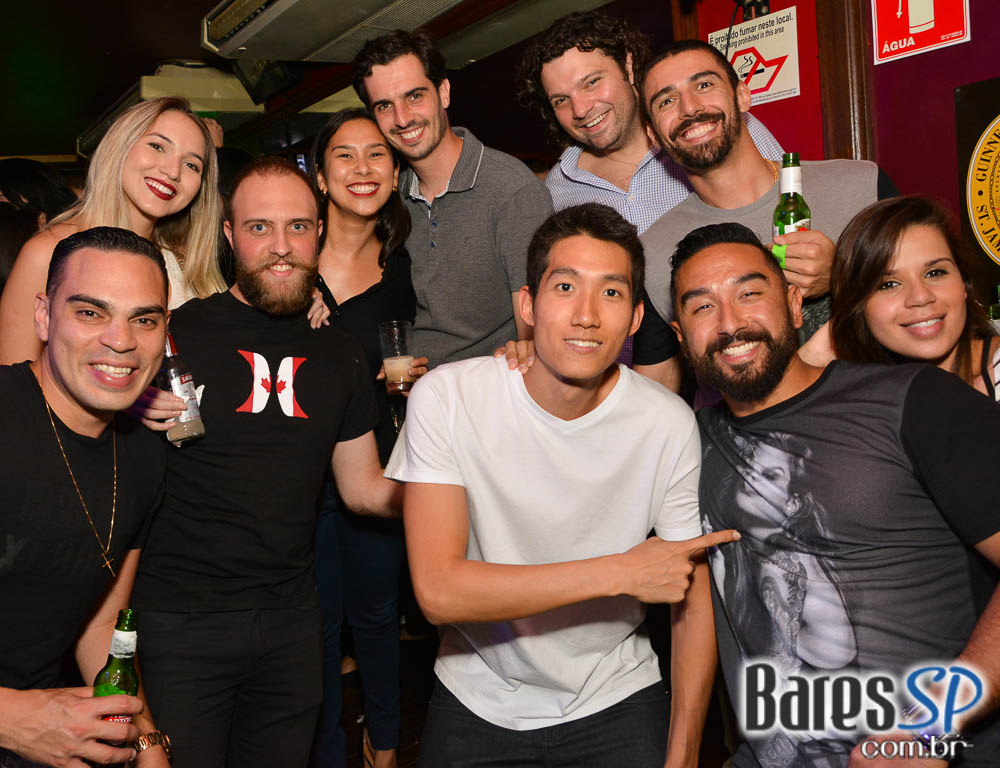 Sal Vicent e banda Bubbles embalaram a noite Saturday Rocks no Republic Pub com o melhor do pop rock Sal Vicent e banda Bubbles embalaram a noite Saturday Rocks no Republic Pub com o melhor do pop rock