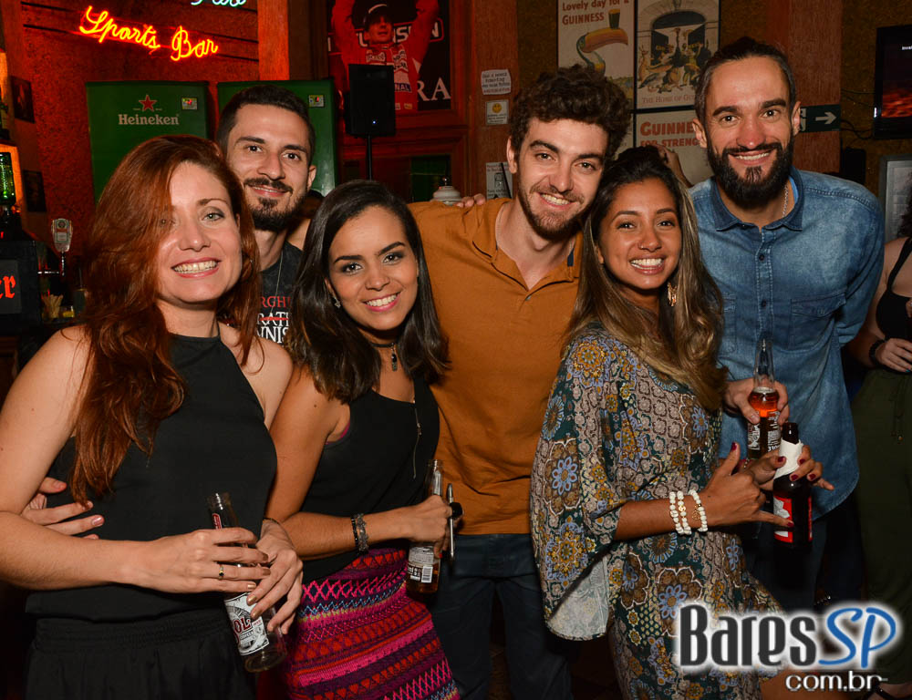 Sal Vicent e banda Bubbles embalaram a noite Saturday Rocks no Republic Pub com o melhor do pop rock Sal Vicent e banda Bubbles embalaram a noite Saturday Rocks no Republic Pub com o melhor do pop rock