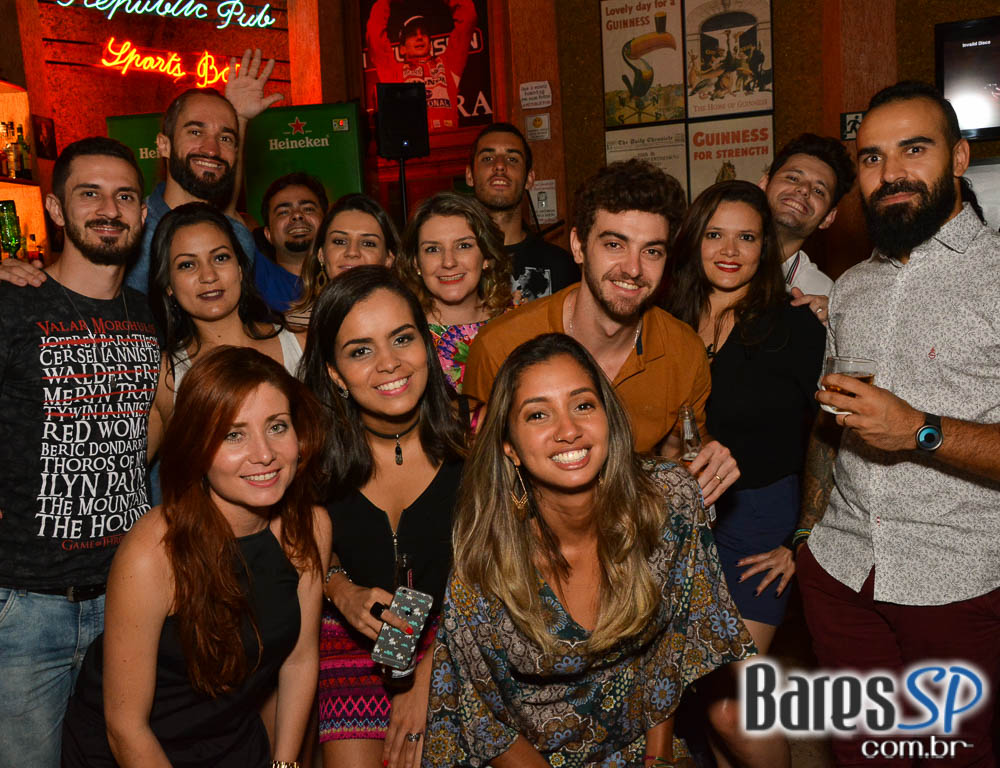 Sal Vicent e banda Bubbles embalaram a noite Saturday Rocks no Republic Pub com o melhor do pop rock Sal Vicent e banda Bubbles embalaram a noite Saturday Rocks no Republic Pub com o melhor do pop rock