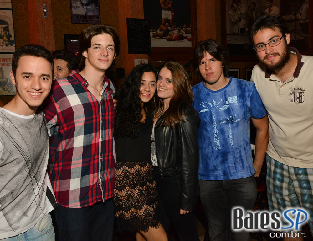 Sal Vicent e banda Bubbles embalaram a noite Saturday Rocks no Republic Pub com o melhor do pop rock Sal Vicent e banda Bubbles embalaram a noite Saturday Rocks no Republic Pub com o melhor do pop rock