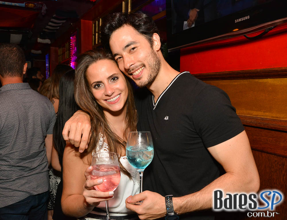 Sal Vicent e banda Bubbles embalaram a noite Saturday Rocks no Republic Pub com o melhor do pop rock Sal Vicent e banda Bubbles embalaram a noite Saturday Rocks no Republic Pub com o melhor do pop rock