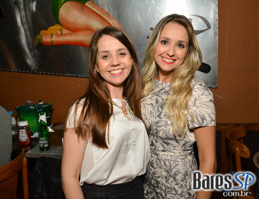 Jet Lag Pub recebeu a White Party com a banda Insônica Jet Lag Pub recebeu a White Party com a banda Insônica