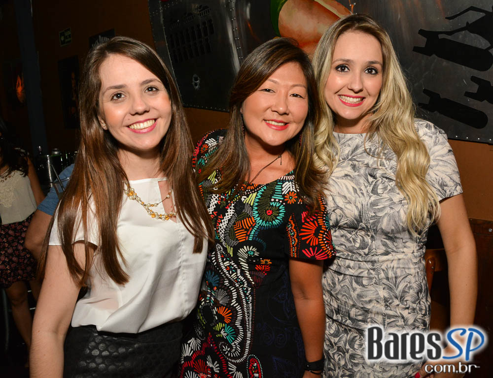 Jet Lag Pub recebeu a White Party com a banda Insônica Jet Lag Pub recebeu a White Party com a banda Insônica