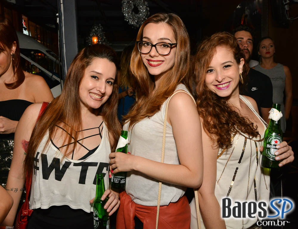 Jet Lag Pub recebeu a White Party com a banda Insônica Jet Lag Pub recebeu a White Party com a banda Insônica