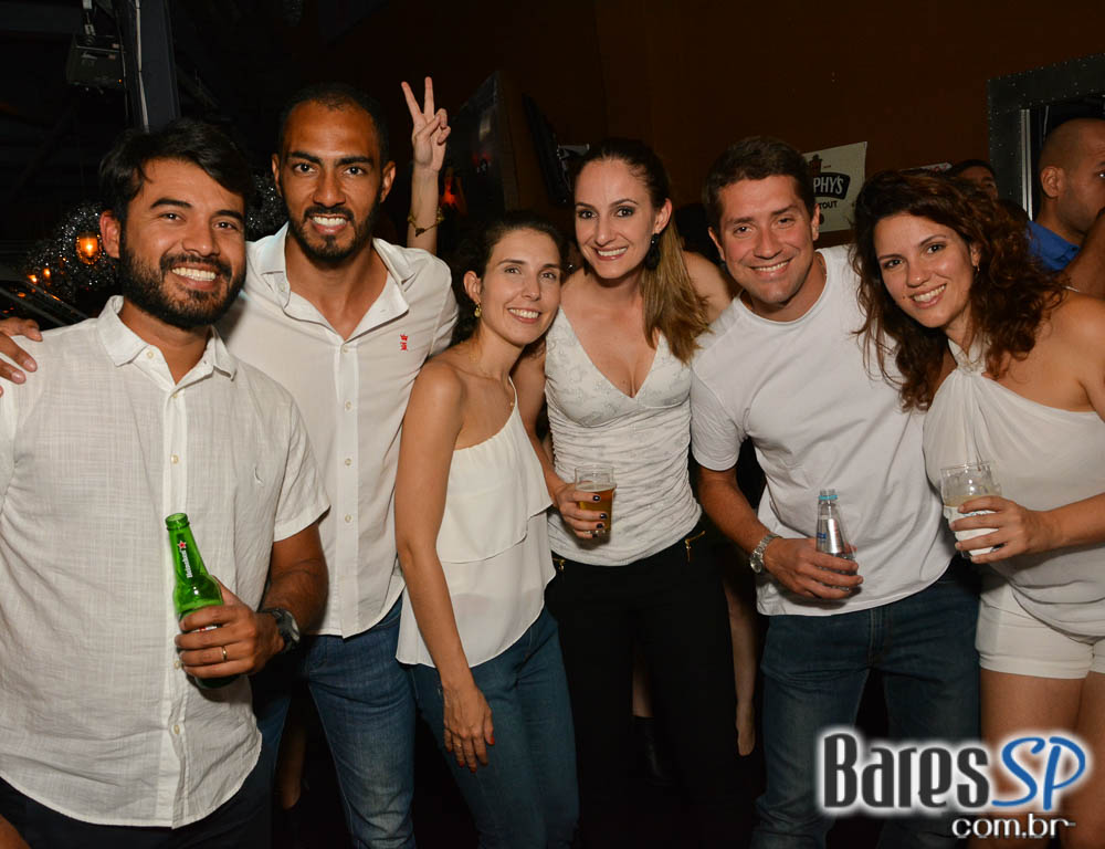 Jet Lag Pub recebeu a White Party com a banda Insônica Jet Lag Pub recebeu a White Party com a banda Insônica