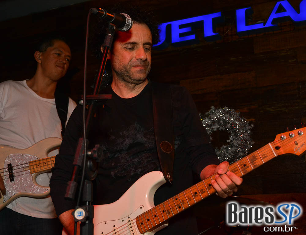 Jet Lag Pub recebeu a White Party com a banda Insônica Jet Lag Pub recebeu a White Party com a banda Insônica