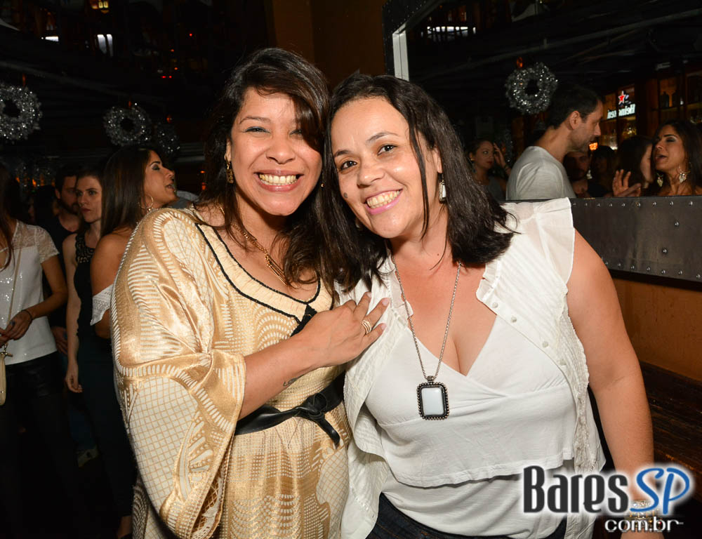 Jet Lag Pub recebeu a White Party com a banda Insônica Jet Lag Pub recebeu a White Party com a banda Insônica