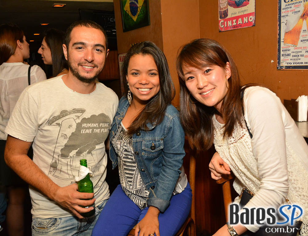 Jet Lag Pub recebeu a White Party com a banda Insônica Jet Lag Pub recebeu a White Party com a banda Insônica