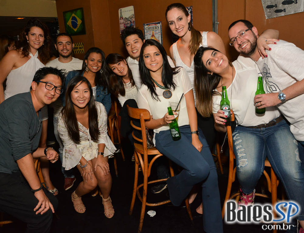 Jet Lag Pub recebeu a White Party com a banda Insônica Jet Lag Pub recebeu a White Party com a banda Insônica