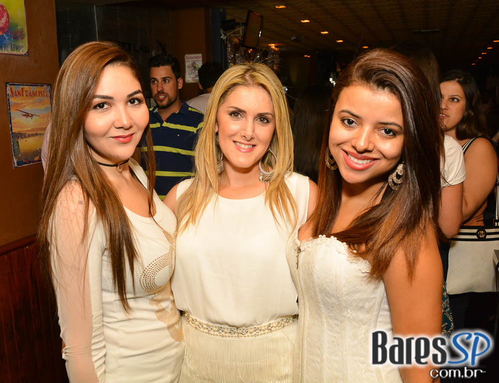 Jet Lag Pub recebeu a White Party com a banda Insônica Jet Lag Pub recebeu a White Party com a banda Insônica