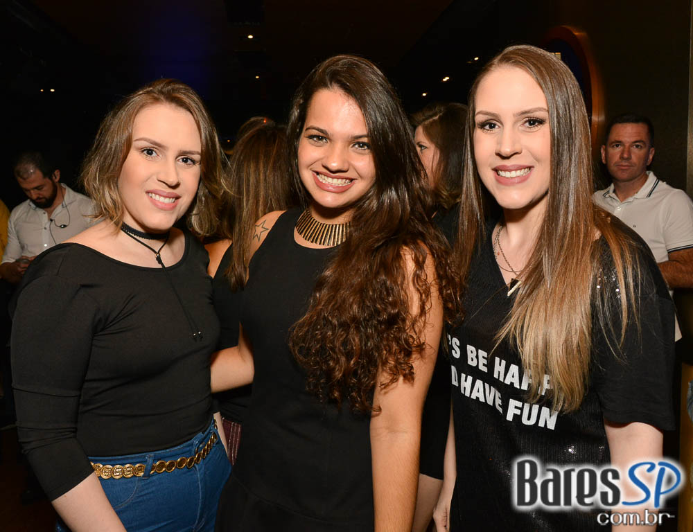 Show da Banda Viva Noite animou a noite no Dezoito Bar Show da Banda Viva Noite animou a noite no Dezoito Bar