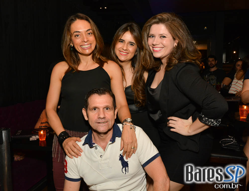 Show da Banda Viva Noite animou a noite no Dezoito Bar Show da Banda Viva Noite animou a noite no Dezoito Bar